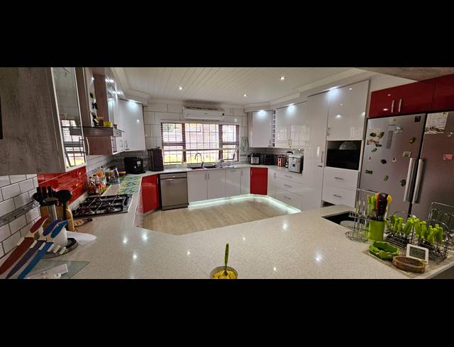 4 BEDROOM HOUSE FOR SALE IN WELGELEGEN